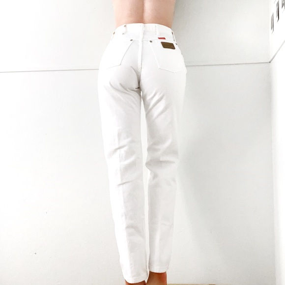 Wrangler • Vintage White High Rise Jeans - Picture 5 of 6